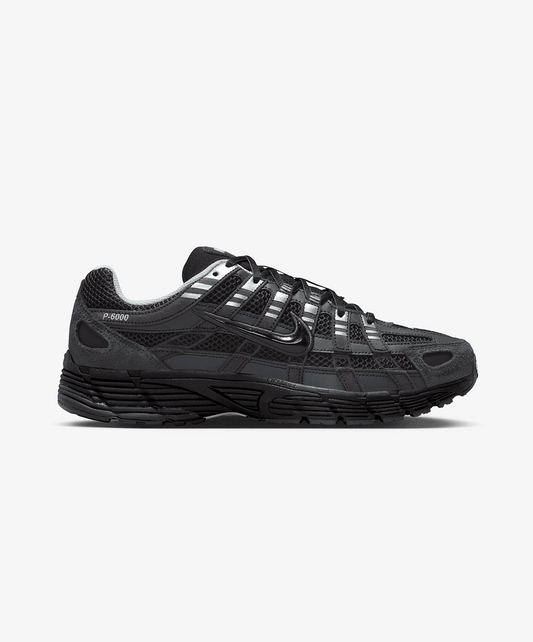 NIKE | P-6000 { ANTHRACITE/BLACK-CHROME-METALLIC SILVER