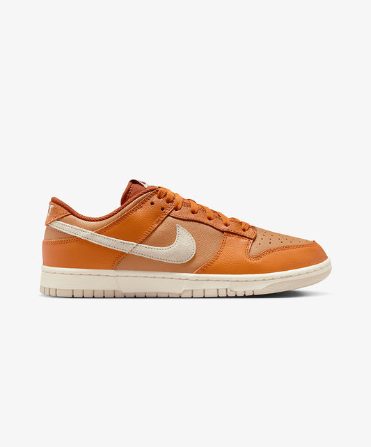 NIKE | DUNK LOW RETRO { MONARCH/LT OREWOOD BRN-FLAX-DARK RUSSET
