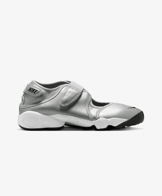 NIKE | AIR RIFT { METALLIC SILVER/SAIL-BLACK