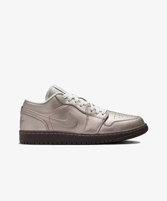 Jordan | AIR JORDAN 1 LOW SE { METALLIC ZINC/METALLIC ZINC-SUMMIT WHITE