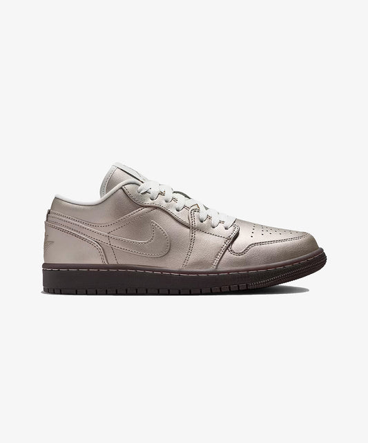 Jordan | AIR JORDAN 1 LOW SE { METALLIC ZINC/METALLIC ZINC-SUMMIT WHITE