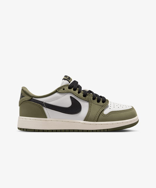 JORDAN | AIR JORDAN 1 RETRO LOW { MEDIUM OLIVE/SUMMIT WHITE
