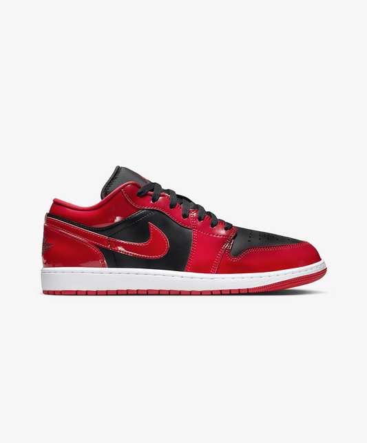 JORDAN | AIR JORDAN 1 LOW SE { BLACK/VARSITY RED-WHITE