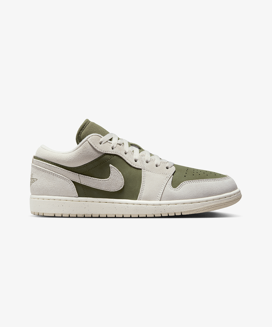JORDAN | AIR JORDAN 1 LOW SE { MEDIUM OLIVE/LT OREWOOD BRN-SAIL