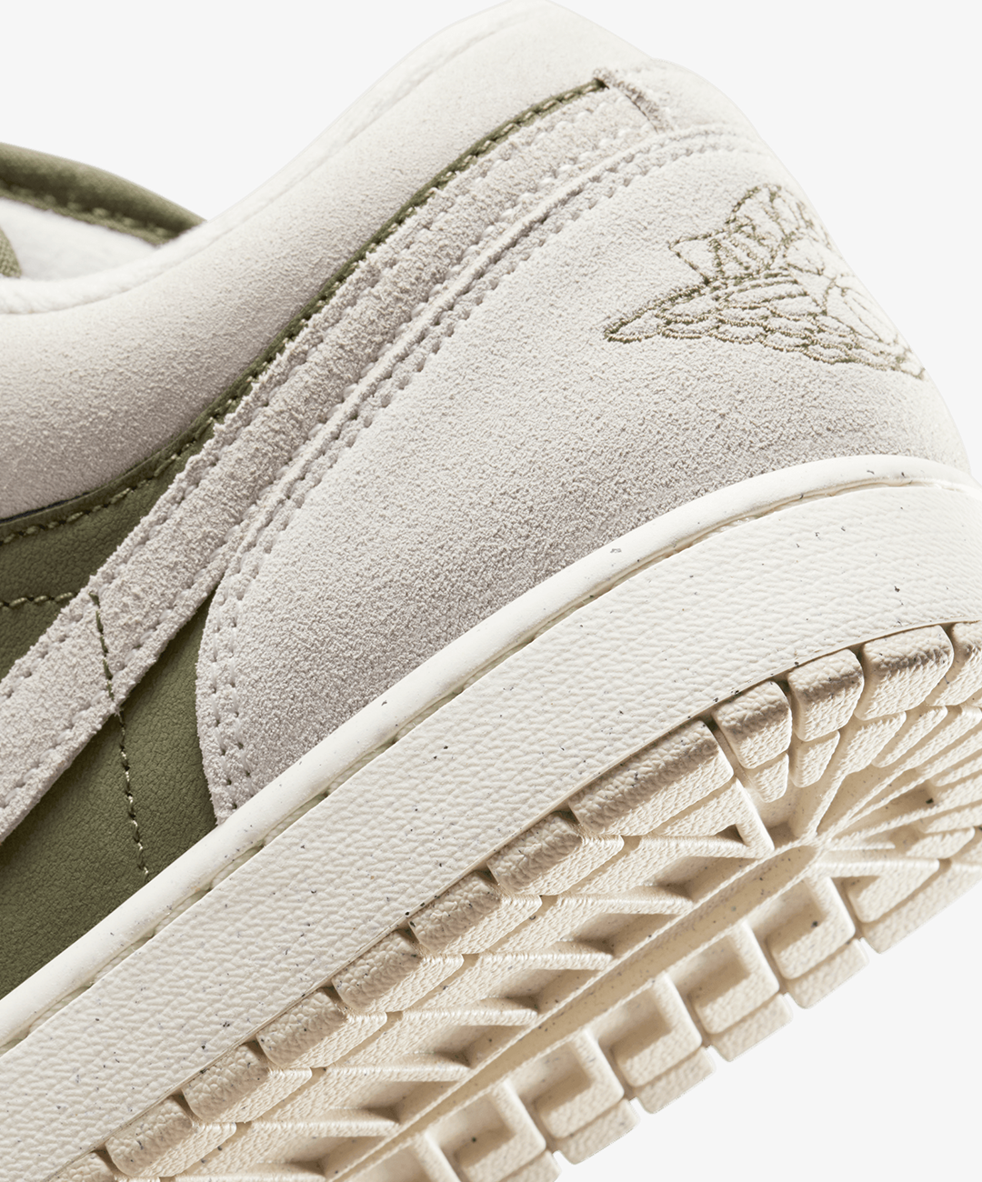 JORDAN | AIR JORDAN 1 LOW SE { MEDIUM OLIVE/LT OREWOOD BRN-SAIL JORDAN | AIR JORDAN 1 LOW SE { MEDIUM OLIVE/LT OREWOOD BRN-SAIL