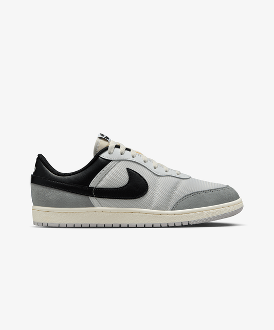 JORDAN | AIR JORDAN SKYLINE LOW { SUMMIT WHITE/BLACK-LT SMOKE GREY