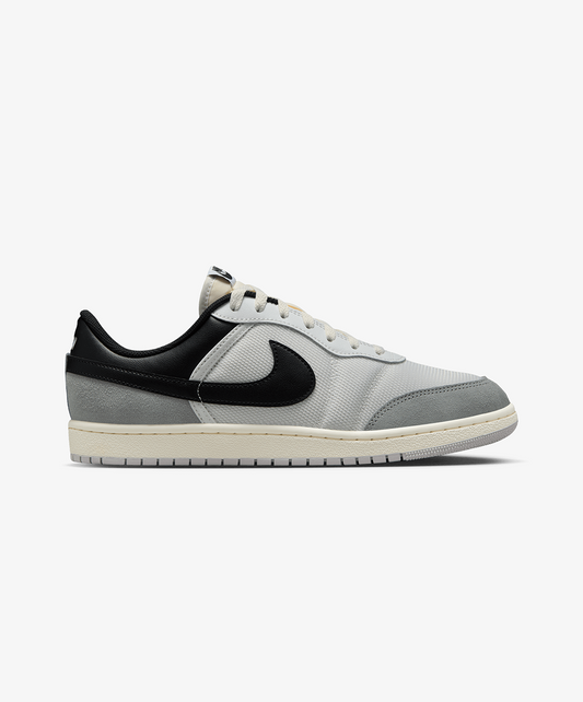 JORDAN | AIR JORDAN SKYLINE LOW { SUMMIT WHITE/BLACK-LT SMOKE GREY
