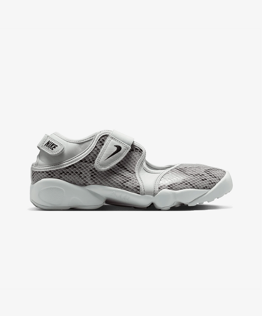 NIKE | AIR RIFT { PHOTON DUST/BLACK