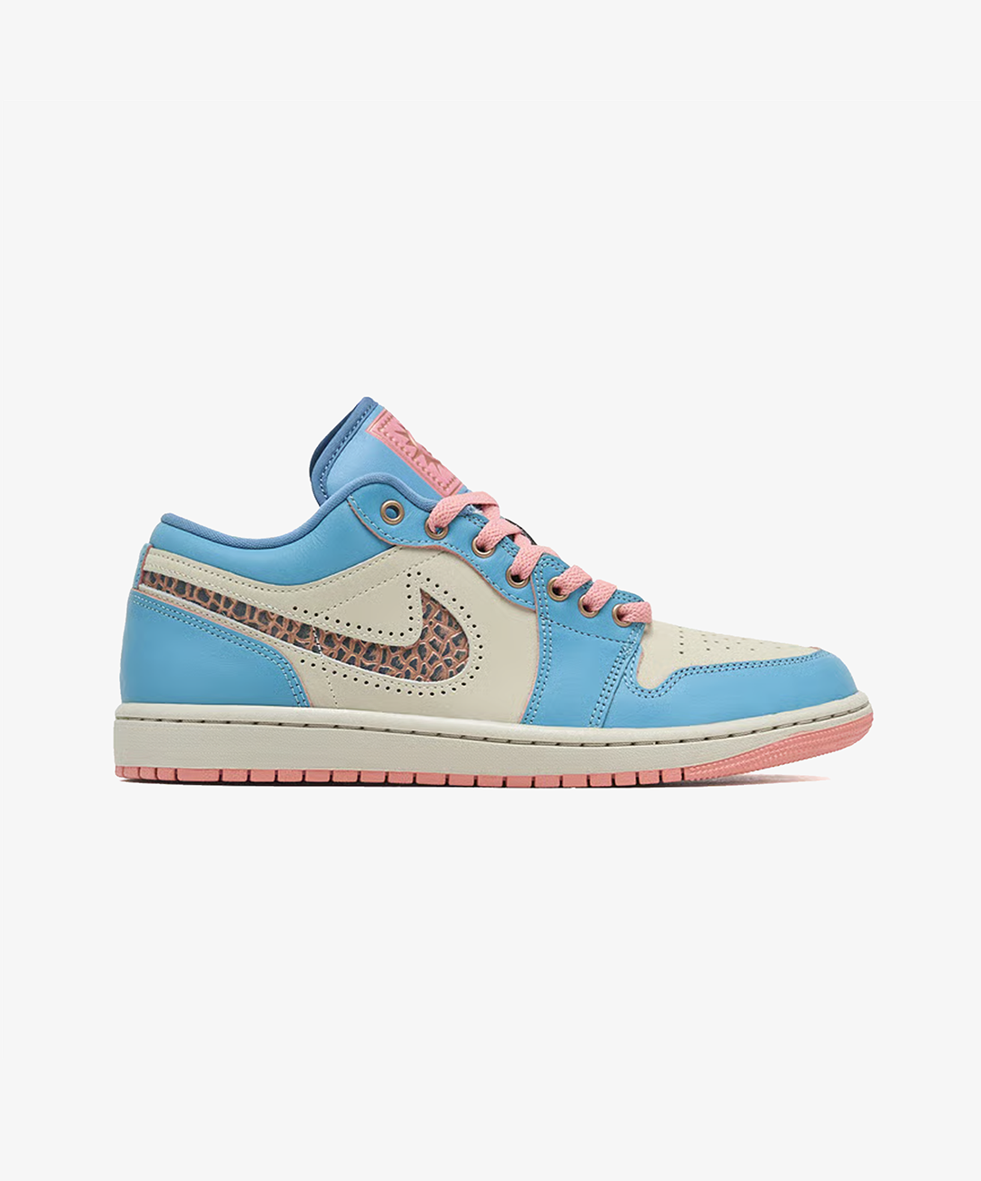 JORDAN | AIR JORDAN 1 LOW SE { DENIM TURQ/SMOKEY BLUE-RED STARDUST