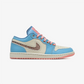 JORDAN | AIR JORDAN 1 LOW SE { DENIM TURQ/SMOKEY BLUE-RED STARDUST