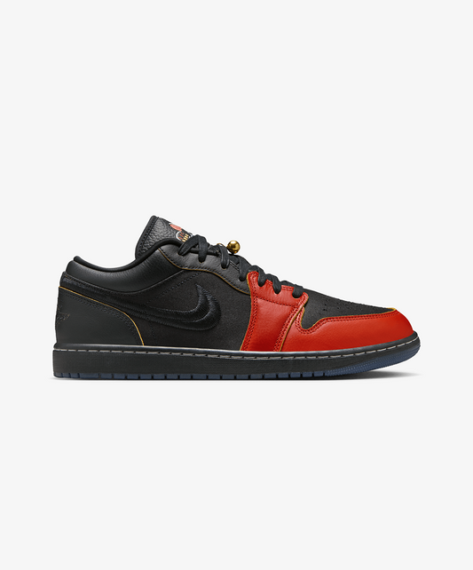 JORDAN | AIR JORDAN 1 LOW SE { BLACK/BLACK-DRAGON RED-BLACK