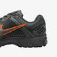 NIKE | ZOOM VOMERO 5 SE  { NEWSPRINT/IRON GREY-TOTAL ORANGE-BLACK