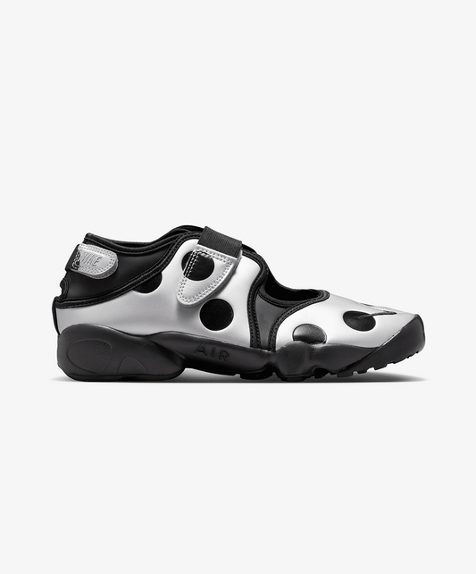 Nike | AIR RIFT { BLACK/BLACK-METALLIC SILVER