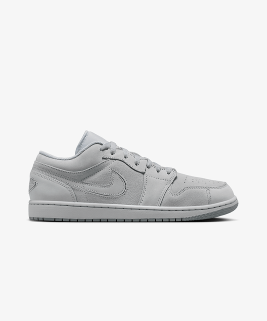 JORDAN | AIR JORDAN 1 LOW SE CRAFT { WOLF GREY/WOLF GREY-SMOKE GREY