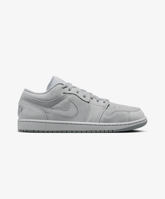 JORDAN | AIR JORDAN 1 LOW SE CRAFT { WOLF GREY/WOLF GREY-SMOKE GREY