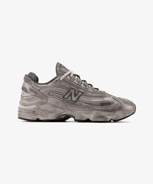 New Balance | 1000 { SILVER METALLIC/GREY