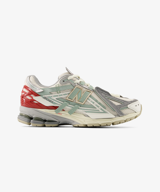 New Balance | 1906 { CREAM