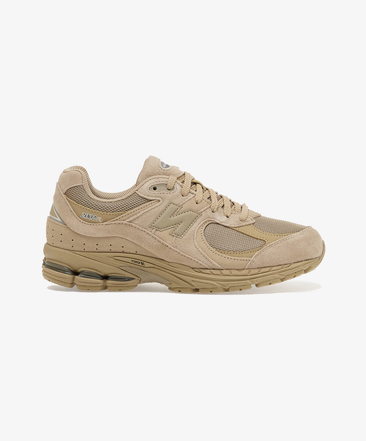 New Balance | 2002R { STONEWARE WITH SILVER METALLIC
