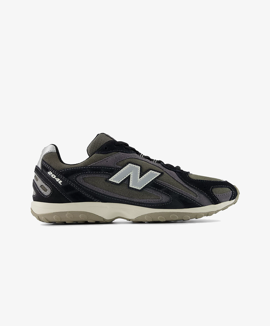 New Balance | 204L { BLACK/MAGNET