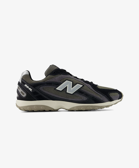 New Balance | 204L { BLACK/MAGNET
