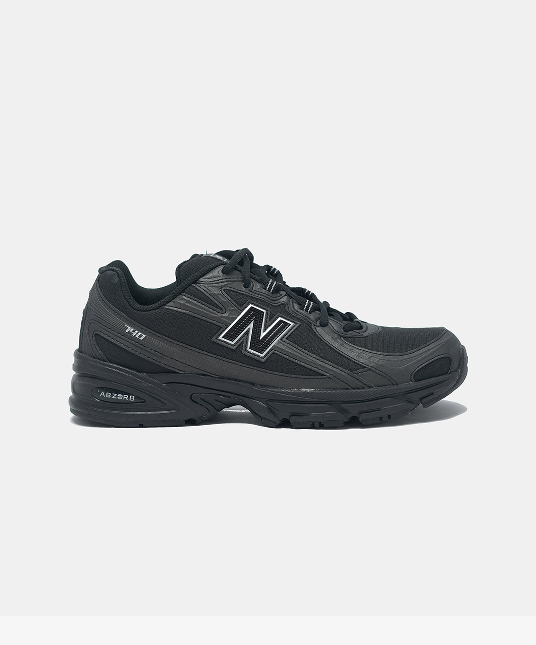 New Balance | 740 { BLACK/BLACK