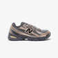 New Balance | 740 { GOLD/BLACK