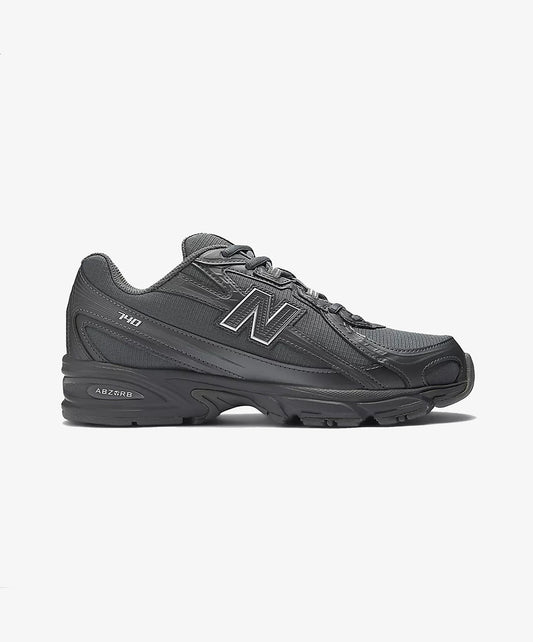 New Balance | 740 { SILVER METALLIC