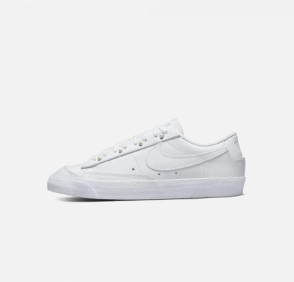 Nike | BLAZER LOW '77 SE { WHITE