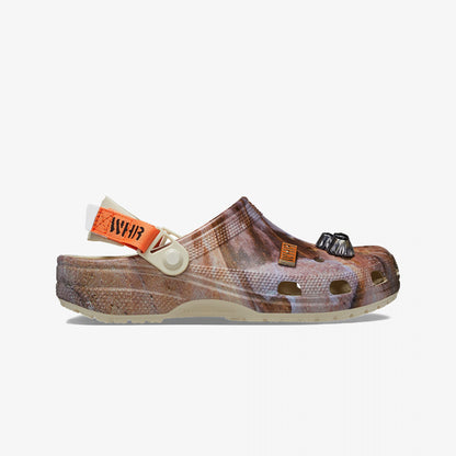 Crocs | CLASSIC CLOG X WESTERN HYDRODYNAMIC RESEARCH  { WALNUT