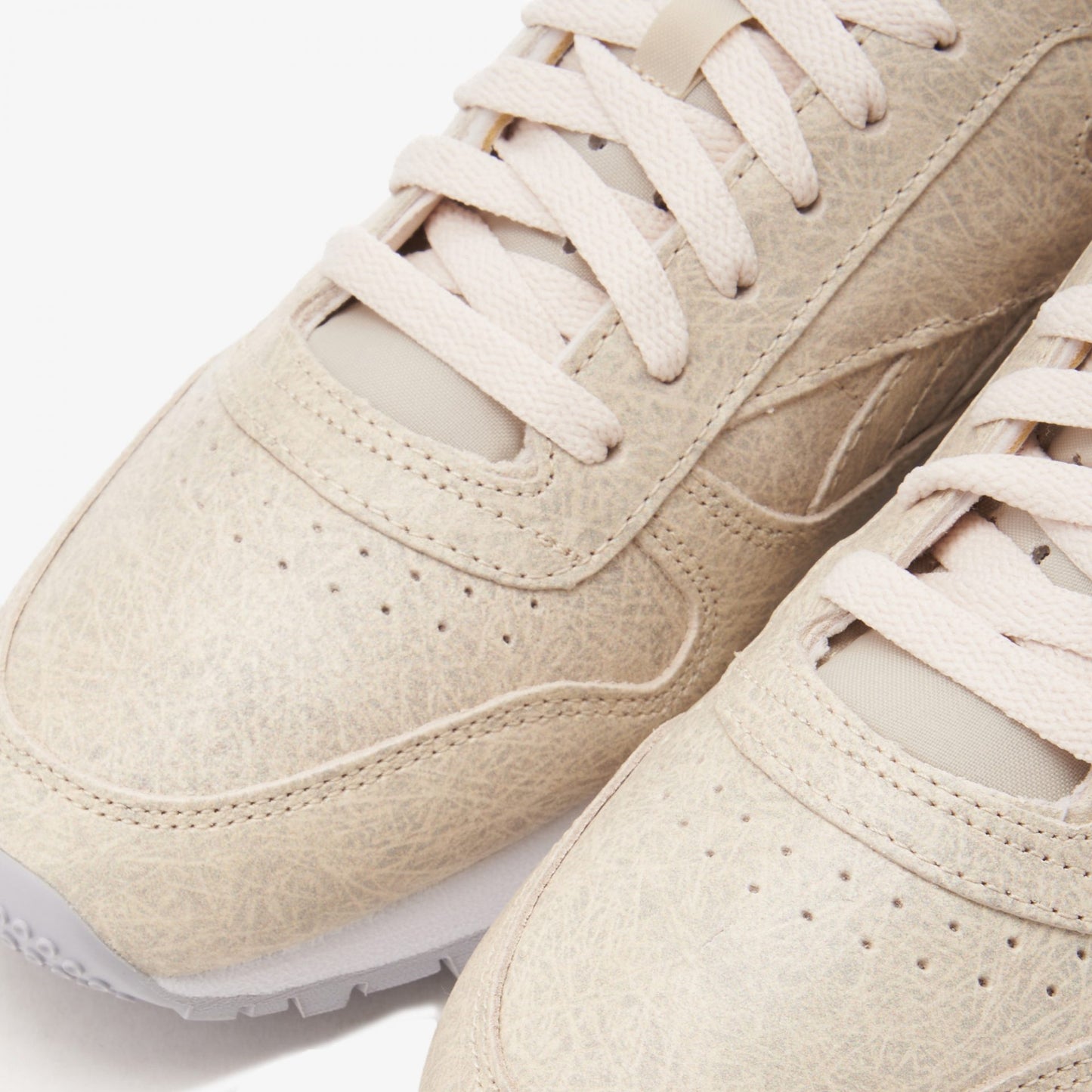 EAMES CLASSIC LEATHER 'SANDTRAP'