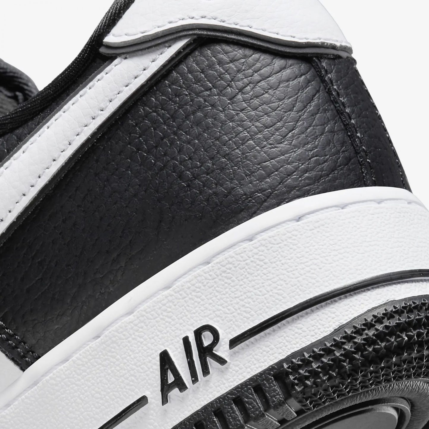 AIR FORCE 1 '07 LV8 'WHITE/BLACK'