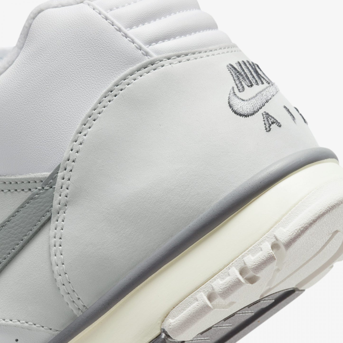 AIR TRAINER 1 ' PHOTON DUST/LIGHT SMOKE '