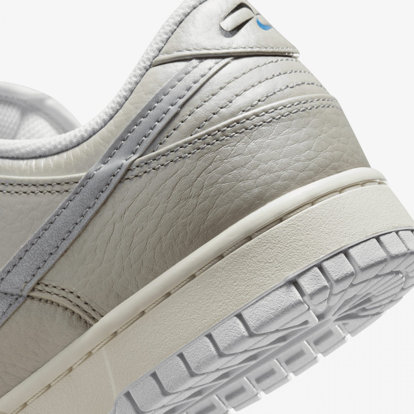 DUNK LOW 'METALLIC SILVER'