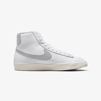 Nike | BLAZER MID '77 ESS { WHITE/METALLIC SILVER