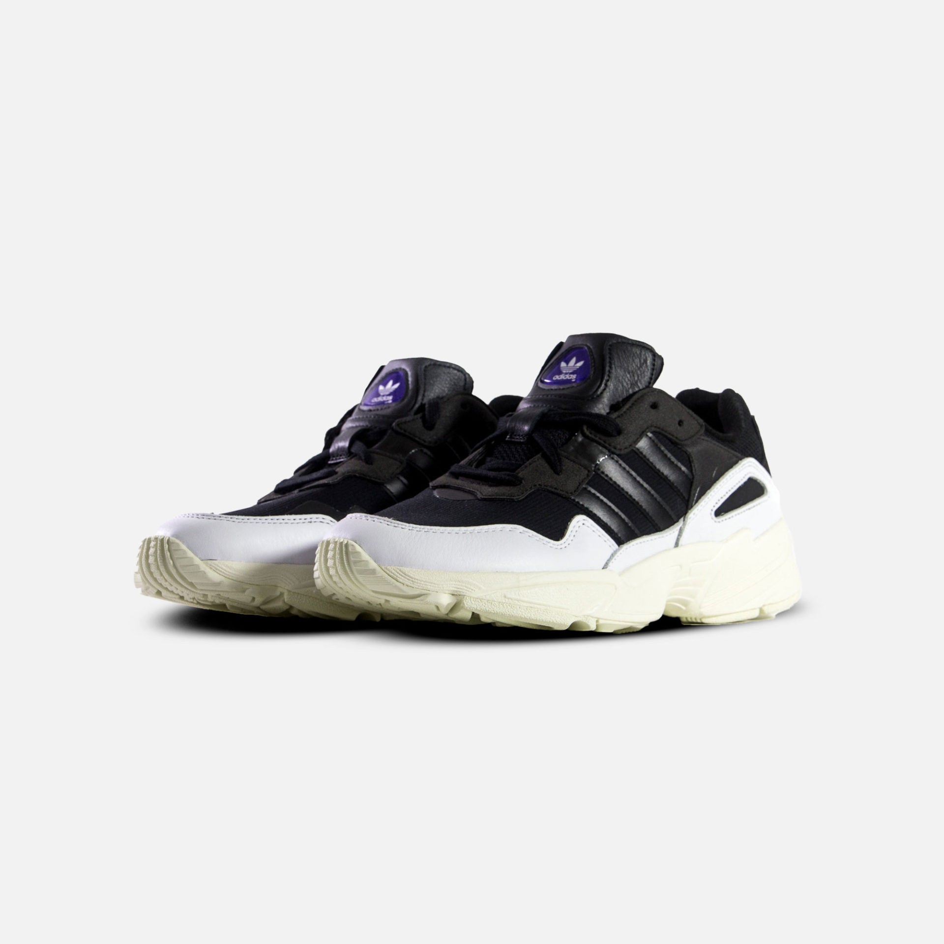 Buy SUPERKICKS YUNG-96 BLACK/WHITE – Superkicks - Main Image